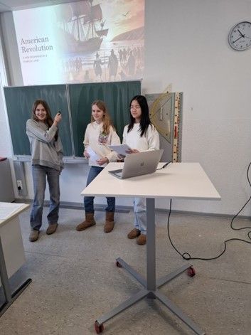 Bild: Neue Stehtische Freunde und Förderer der Marienschule Offenbach e.V.
